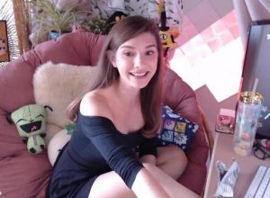 Hottest Female Twitch Streamers (Top 24) - Streamsentials
