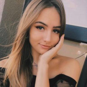 Hottest Female Twitch Streamers (Top 24) - Streamsentials