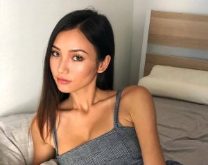 Hottest Female Twitch Streamers (Top 24) - Streamsentials